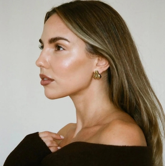 Rumored Jewelry - NWT $68 Rumored "Angel of Mine" Stud Earrings – Gold